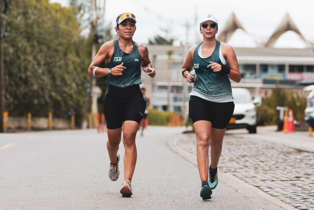 Mujer deportista entrenando según su ciclo menstrual — Team Sport Balance